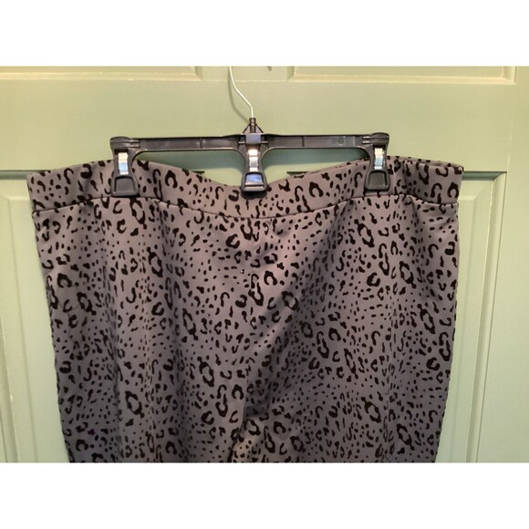 LOGO Lori Goldstein Women's Petite Plus Size 1XP Gray Velvet Leopard Print Pants - Picture 6 of 8